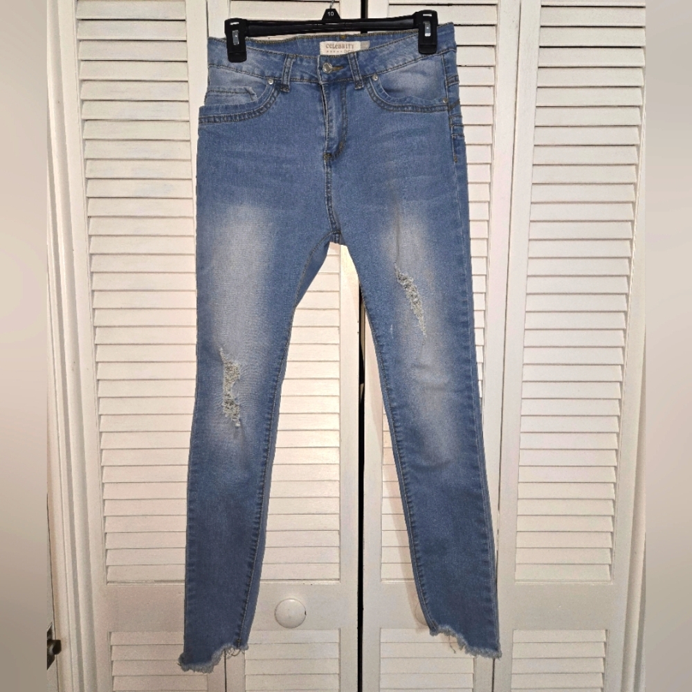 Celebrity Ace Women's 27  Distressed Skinny Jeans